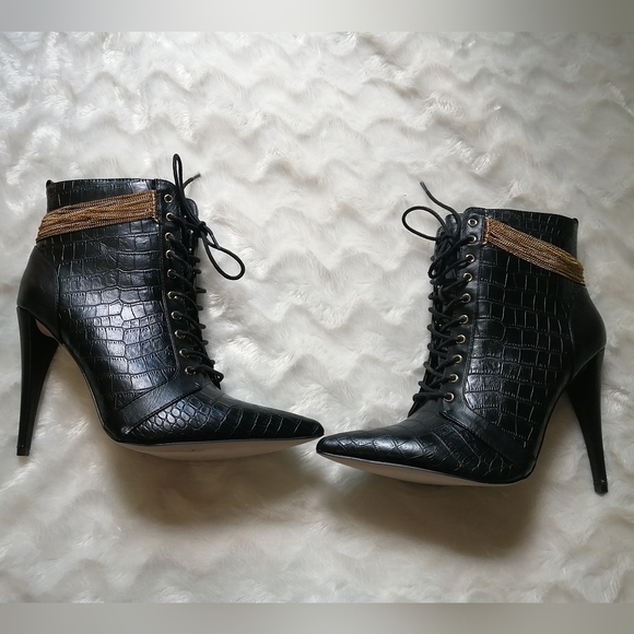 Shoedazzle Bootie, US size 12, Black with Gold Chains - Picture 2 of 4